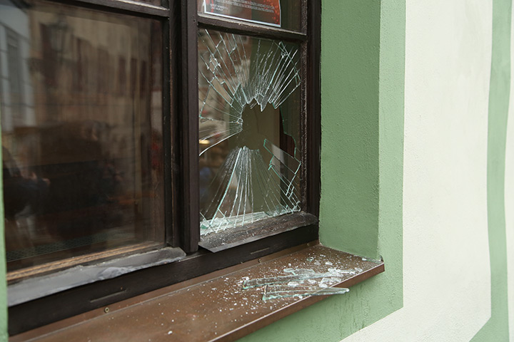 A2B Glass are able to board up broken windows while they are being repaired in Carterton.